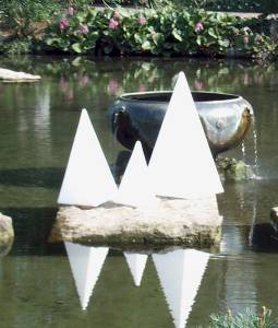 Leuchtobjekte & Lichtobjekte für Garten und Outdoor von EPSTEIN Design Leuchten Pyramide 73 cm 70805