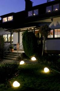 Leuchtobjekte & Lichtobjekte für Garten und Outdoor von EPSTEIN Design Leuchten Steinleuchte 47 cm Durchmesser alabastaweiss 80505