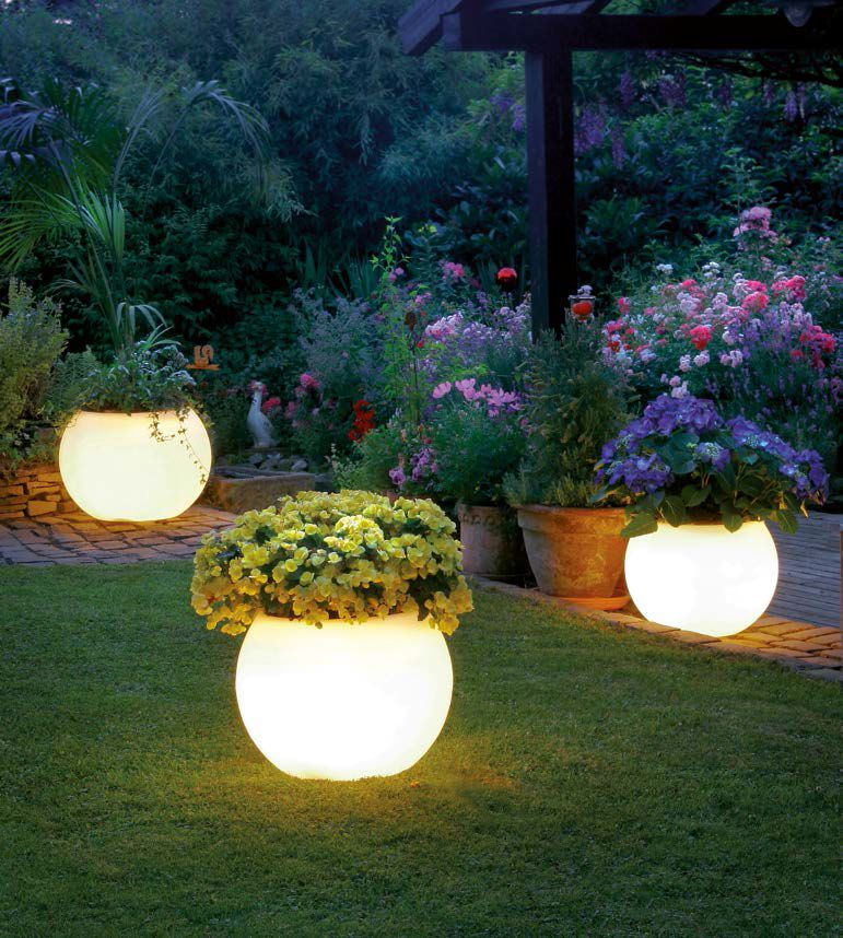 Leuchtobjekte & Lichtobjekte für Garten und Outdoor von EPSTEIN Design Leuchten Pflanzgefäß Flora 20015