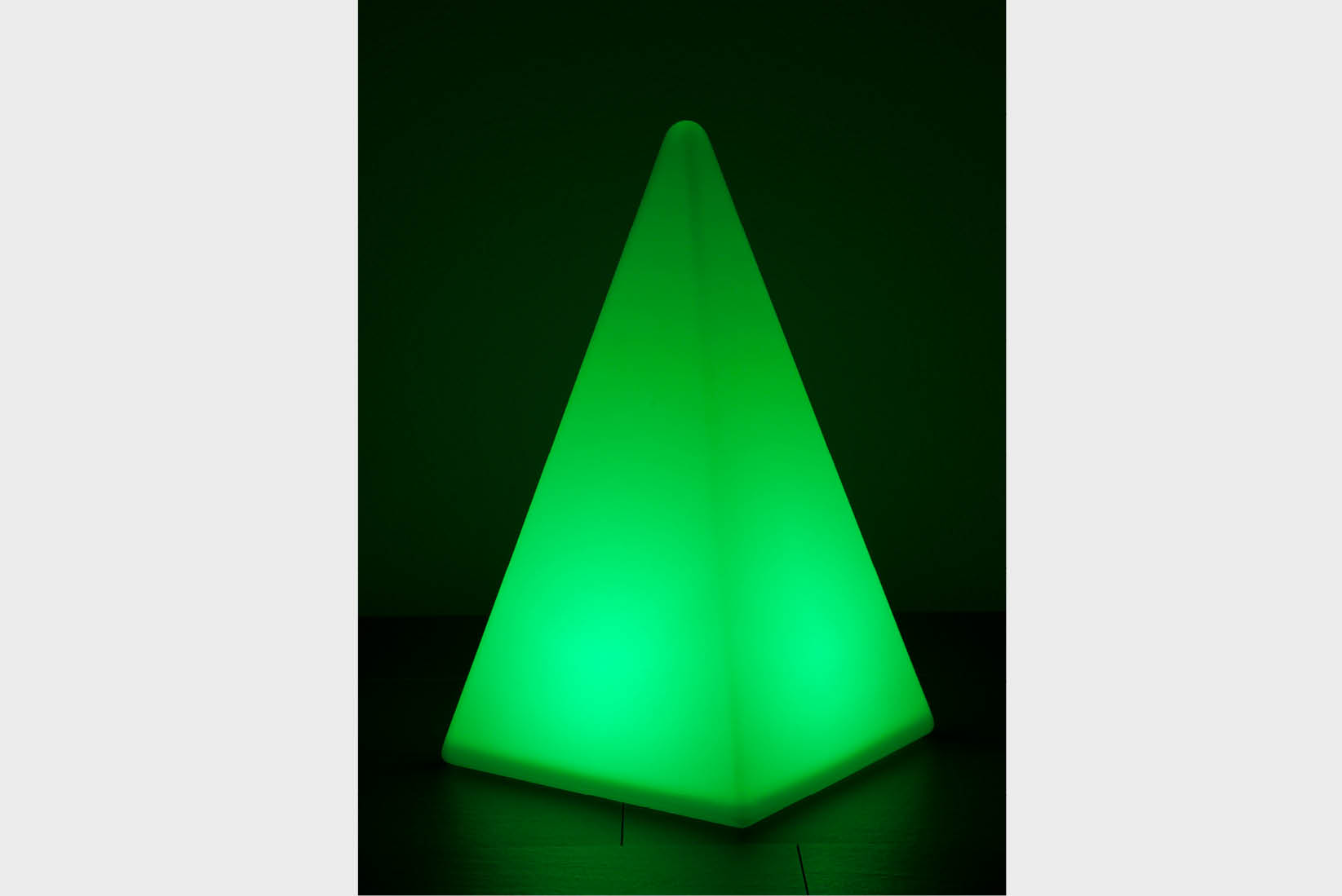 EPSTEIN Design LeuchtenAkkuleuchte Pyramide RGB