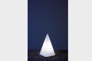 Leuchtobjekte & Lichtobjekte für Garten und Outdoor von EPSTEIN Design Leuchten Akkuleuchte Pyramide 70414