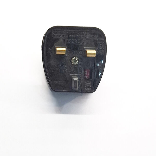 UK-Konverterstecker  der Firma Steinhauer