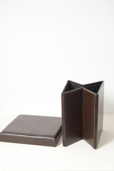 Sitzhocker FALENA der Firma Holländer Leuchten