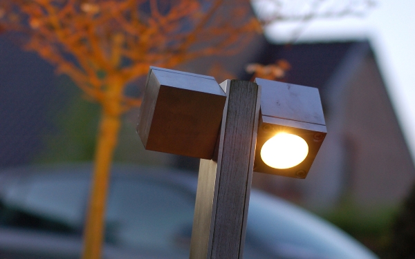 Q-BIC Teak Bodenleuchte klein der Firma Royal Botania