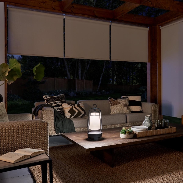 Lyndon Tragbare Bluetooth-Lautsprecher-Laterne - UK-Stecker - Schwarz strukturiert der Firma Elstead