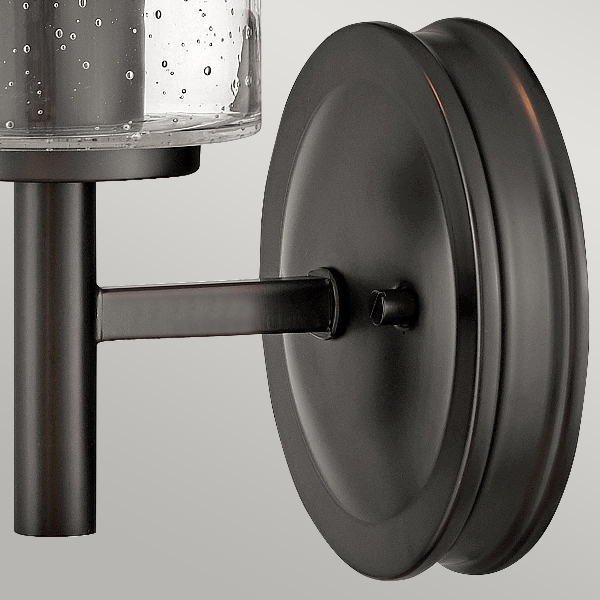 Collier 1 lt Wandleuchte mit klarem, gesättigtem Glas. - Schwarzes Oxid der Firma Elstead