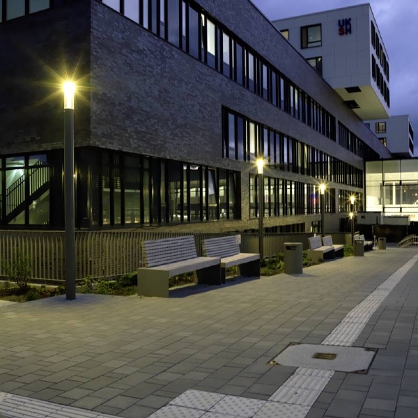 Lichtstele Typ Nr. 0867/97/68/69 der Firma Albert Leuchten