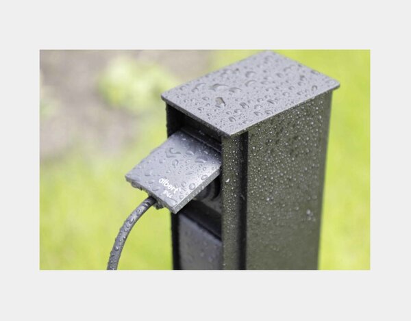 Steckdosensäule mit 4 Schutzkontaktsteckdosen der Firma Albert Leuchten