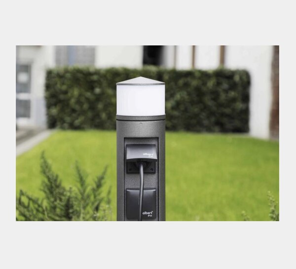 Steckdosensäule mit Licht der Firma Albert Leuchten